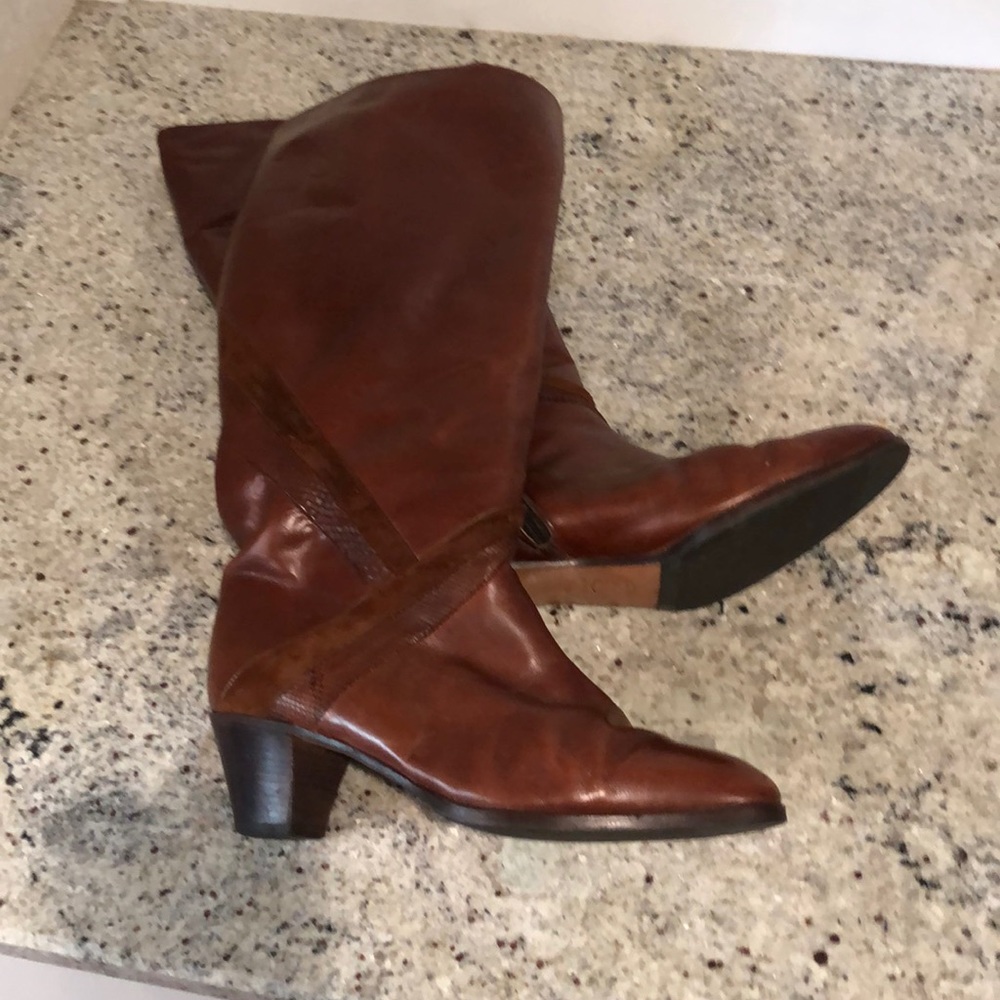 Stylish Italian Leather Zip-Up Low Heel Boots.